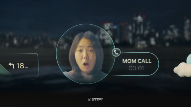 [AP신문 광고평론 No.1461]&nbsp; ​​​​​​​윈드쉴드 디스플레이를 통해 전화를 받는 모습. 사진 현대모비스 유튜브 캡처ⓒAP신문(AP뉴스)