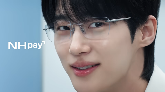 [AP신문 광고평론 No.1469]&nbsp; NH농협카드가 배우 변우석과 'NH pay' 신규 광고 영상을 공개했다. 사진 NH농협카드 유튜브 캡처ⓒAP신문(AP뉴스)