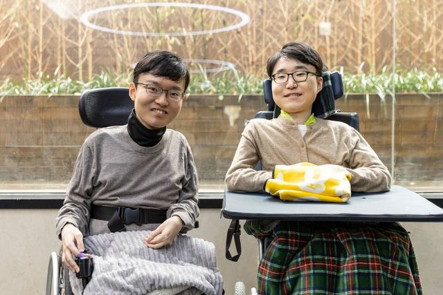 ©AP신문(AP뉴스)/이미지 제공 = 쿠팡 ▲쿠팡 e스포츠팀 김민준 선수(왼쪽)와 김규민 선수