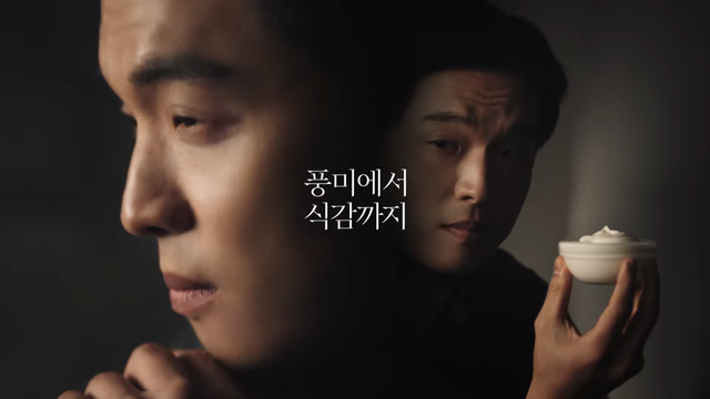 [AP신문 광고평론 No.1488] ​​​​​​​풍미에서 식감까지 모두 살펴보는 안성재. 사진 푸라닭 치킨 유튜브 캡처ⓒAP신문(AP뉴스)