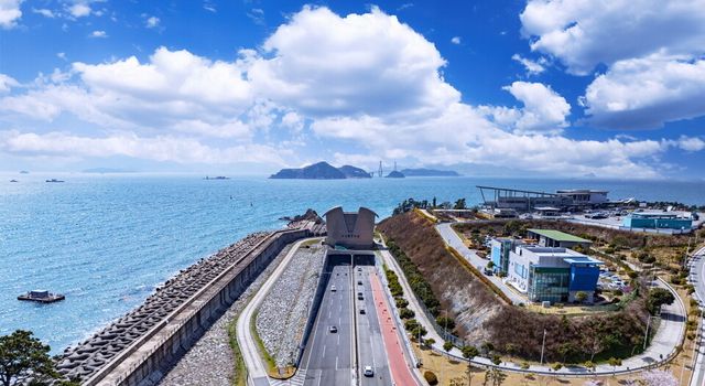 ©AP신문(AP뉴스)/이미지 제공 = 대우건설 ▲거가대로 교량 및 침매터널 진입부 전경