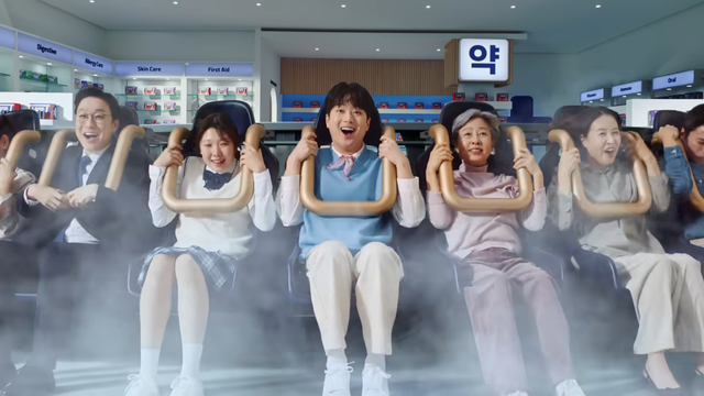 [AP신문 광고평론 No.1496]&nbsp; ​​​​​​​감기 기운 해소 과정을 놀이기구처럼 표현했다. 사진 동아제약 유튜브 캡처ⓒAP신문(AP뉴스)