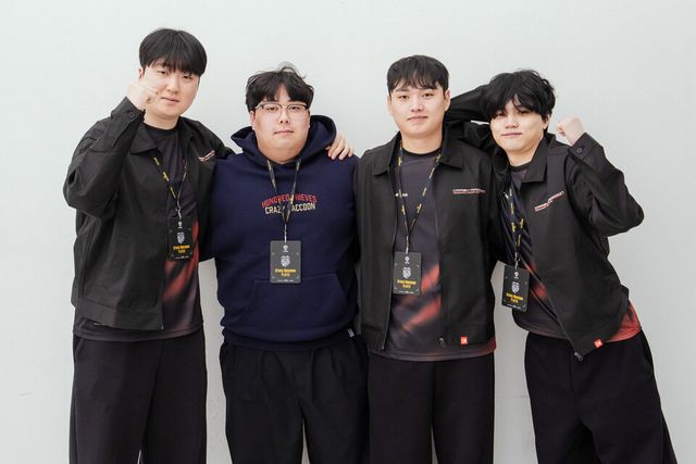 ©AP신문(AP뉴스)/이미지 제공 = 크래프톤 ▲크레이지 라쿤 선수단. (왼쪽부터) 글라즈, 규연, 피오, 이노닉스 선수.