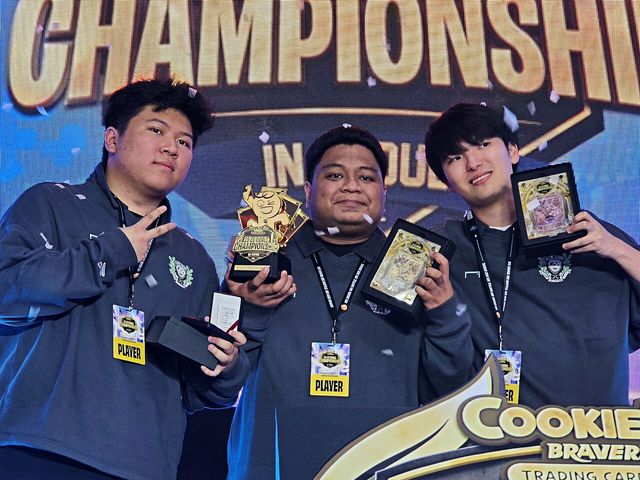 ⓒAP신문(AP뉴스)&nbsp;▲'쿠키런 카드 게임 월드 챔피언십' 입상자들. 준우승 조 융 첸(좌), 우승&nbsp;크리스찬 제이 커타나(중), 3위 박상진(우)