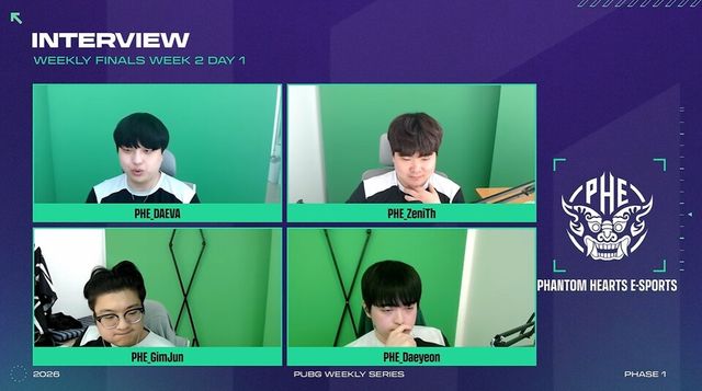 ©AP신문(AP뉴스)/이미지 제공 = 크래프톤 ▲팬텀하츠 선수들이 25일 온라인으로 치러진 '2026 PWS: 페이즈1' 2주 차 위클리 파이널 첫날 경기에서 48점으로 1위를 차지한 이후 중계진과 인터뷰를 진행하고 있다.