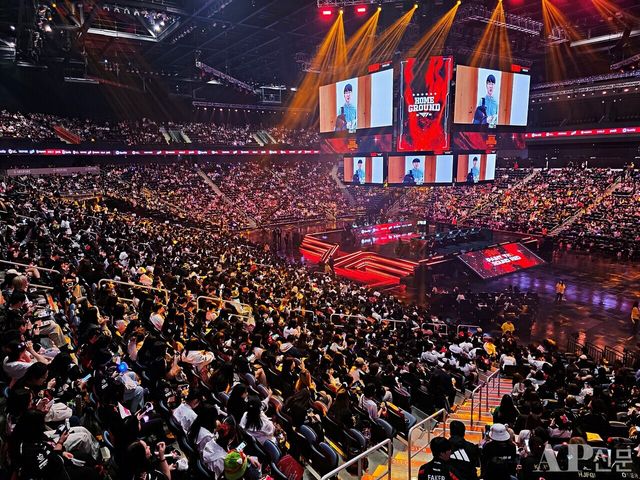 ⓒAP신문(AP뉴스)&nbsp;▲T1 홈그라운드가 열린&nbsp;인스파이어 아레나 경기장 현장.