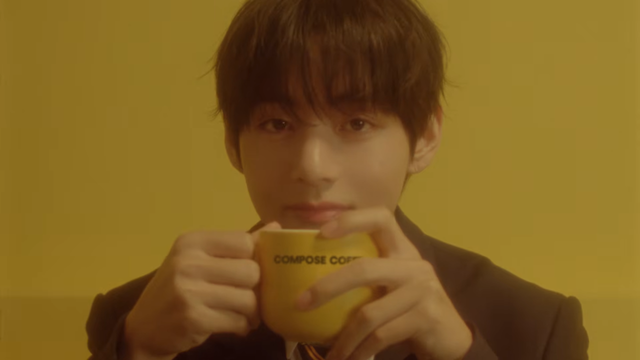 [AP신문 광고평론 No.1530]&nbsp; 컴포즈커피가 첫 시네마틱 필름 '그날 밤, 우리의 디카페인'을 공개했다. 사진 컴포즈커피 유튜브 캡처ⓒAP신문(AP뉴스)