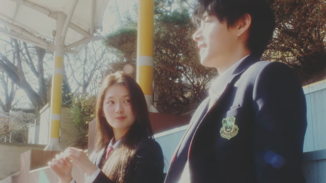 [AP신문 광고평론 No.1530]&nbsp; ​​​​​​​주인공들의 고등학생 시절이 영화처럼 그려진다. 사진 컴포즈커피 유튜브 캡처ⓒAP신문(AP뉴스)