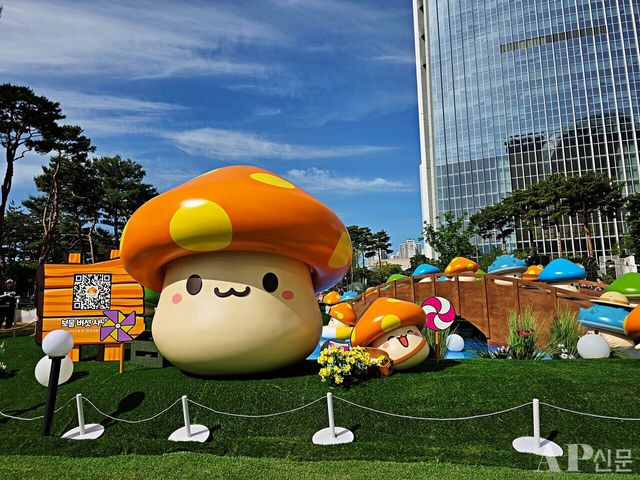 ⓒAP신문(AP뉴스) = 이상민 기자&nbsp;▲잠실 롯데월드타워 잔디광장&nbsp;'헤네시스 머쉬룸 파크' 전시.