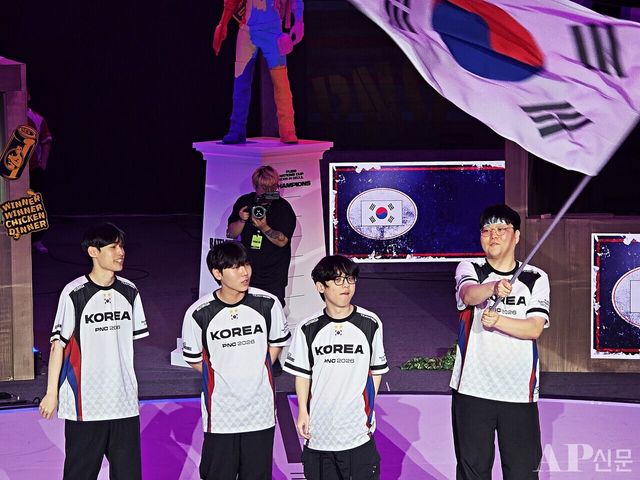 ⓒAP신문(AP뉴스) = 이상민 기자.&nbsp;▲지난 26일 치킨을 차지한 후 세리머니를 하고 있는 한국 대표팀.