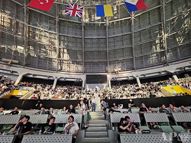 ⓒAP신문(AP뉴스) = 이상민 기자.&nbsp;▲한편 'PNC 2026' 그랜드 파이널이 펼쳐진 서울 장충체육관은&nbsp;이틀 연속 전석 매진 행렬을 이뤘다. 이틀간 4000명 이상의 관객들이 현장을 찾아 선수들에게 큰 응원을 보냈다.&nbsp;