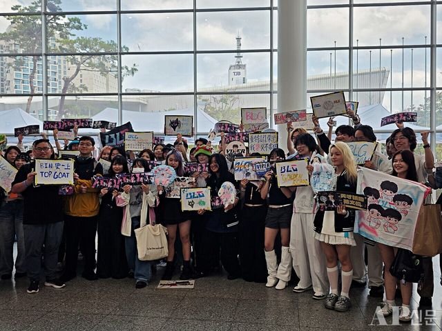 ⓒAP신문(AP뉴스) = 이상민 기자.&nbsp;▲빌리빌리 게이밍(BLG)을 응원하기 위해 중국에서 온 BLG 팬들. 뜨거운 열정을 느낄 수 있다.
