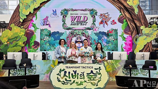 ⓒAP신문(AP뉴스) = 이상민 기자.&nbsp;▲(좌측부터)TFT의&nbsp; 아만다 잭슨 소셜 미디어 리드, 브리짓 브레넌 크리에이티브 프로덕션 총괄, 김준우 한국 지역 퍼블리싱 리드, 정하림 커뮤티니 매니저.