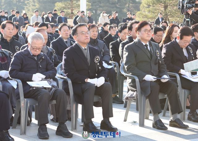 최상목 대통령 권한대행 부총리 겸 기획재정부 장관이 3일 오전 서울 여의도 국회의사당 정현관앞에서 엄수된 고(故) 김수한 전 국회의장 국회장 영결식에 참석하고있다.2025.01.03&nbsp;