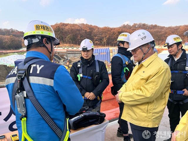 김용진 GH 사장이 현장을 점검하는 모습. 사진=GH