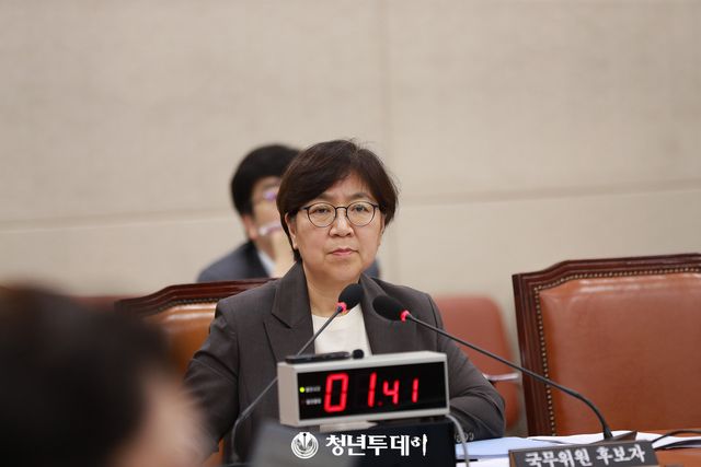 정은경 보건복지부 장관 후보자가 18일 서울 여의도 국회 보건복지위원회에서 열린 인사청문회에서 의원들의 질의를 경청하고 있다. 2025.07.18.