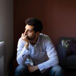 회피형 남자 이별 후폭풍. 이별 후 겪는 감정은 개인마다 차이가 있지만 회피형 애착은 특정한 패턴의 이별 후폭풍을 나타냅니다.