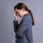 원시적 평가절하(Primitive Devaluation)는 원시적 이상화의 필연적 이면으로 상대 가치를 떨어트려 자신의 심리적 안정을 도모하는 방어기제 입니다.