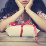 반동형성 (Reaction Formation) 흔히 미운 놈 떡하나 더 준다는 표현으로 사용되는 방어기제