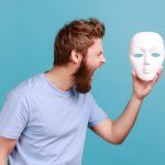 나르시시즘 성향을 결정하는 요인은 그들이 아닌 그들의 파트너가 결정합니다.