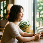 남자가 여자에게 호감 있을 때 보내는 무의식적 신호