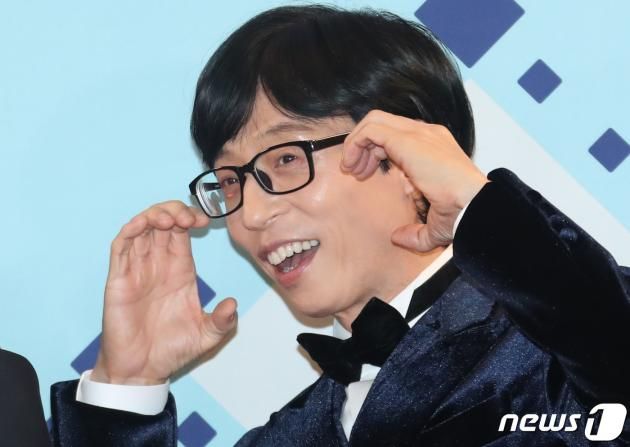 방송인 유재석이 29일 서울 마포구 상암 MBC 미디어센터에서 열린 '2022 MBC 방송연예대상' 시상식에서 포즈를 취하고 있다. 2022.12.29/뉴스1 ⓒ News1 권현진 기자