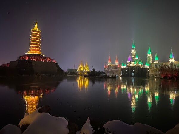 한중미술협회 초대전 개최한 하북미술대학 야경