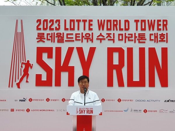 류재돈 대표이사가 개회사를 하고 있다.