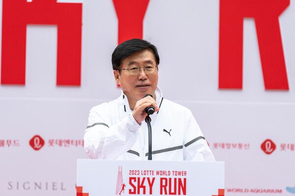2023 스카이런(SKY RUN) 개회사를 하고 있는 류제돈 롯데물산 대표이사