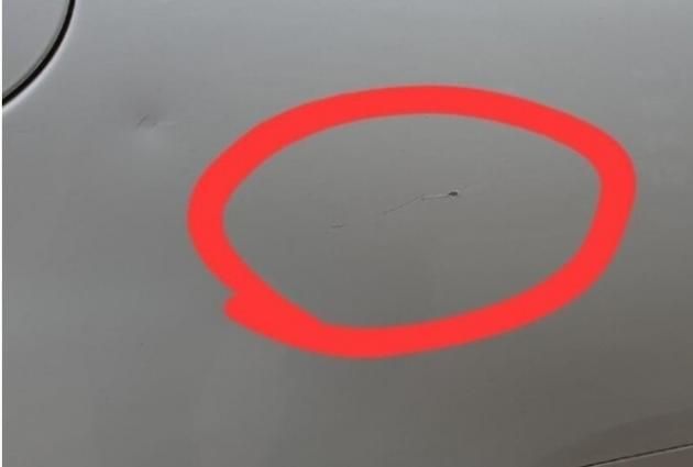 마세라티 차량에 생긴 흠집. (보배드림 갈무리)