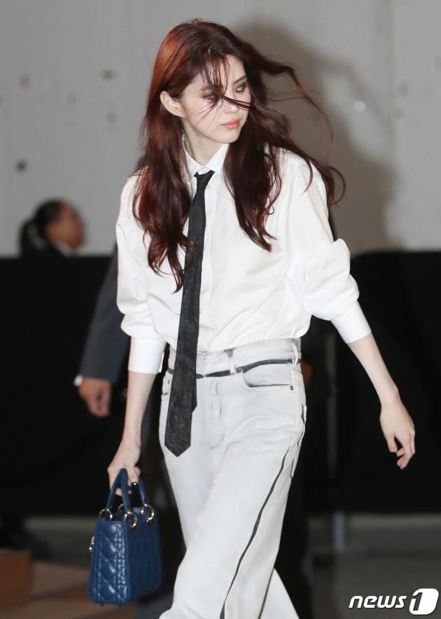 배우 한소희가 1일 오후 서울 성동구 디올 성수 컨셉스토어에서 열린 레이디 디올 셀러브레이션(LADY DIOR CELEBRATION) 전시회에 참석하고 있다. ⓒ News1 권현진 기자