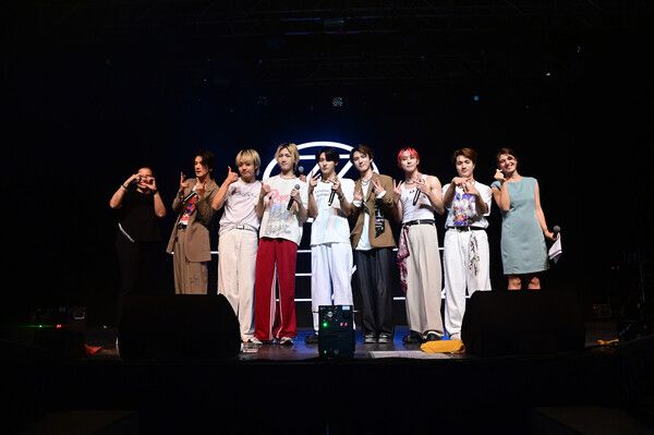 ‘트렌드지 퍼스트 ’&nbsp; 와 라힐 아마도바 대표(오른쪽)(사진= 라힐 아마도바 대표)