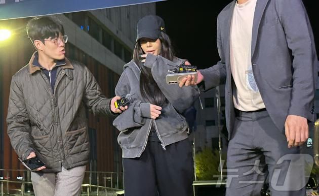 가수 제시가 16일 오후 피고소인 조사를 받기 위해 강남경찰서로 출석하고 있다. 제시는 "일단 때린 사람을 빨리 찾았으면, 벌 받았으면 좋겠다"며 "있는 그대로 말하고 나오겠다"고 밝혔다. 2024.10.16/뉴스1 ⓒ News1 홍유진 기자