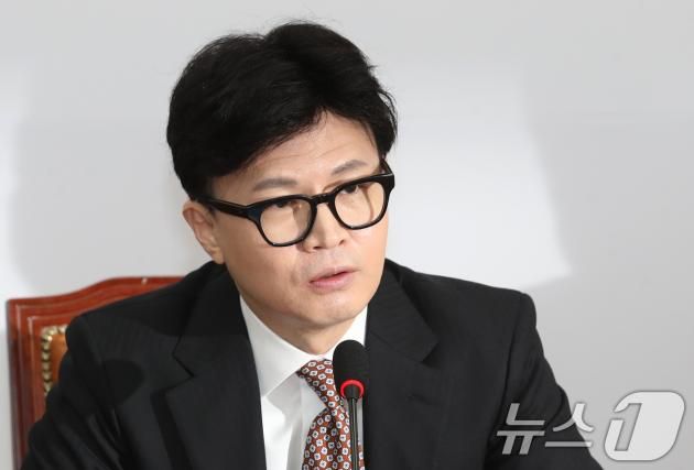 한동훈 국민의힘 대표가 4일 오전 서울 여의도 국회에서 열린 최고위원회의에서 모두발언을 하고 있다. 2024.11.4/뉴스1 ⓒ News1 이광호 기자