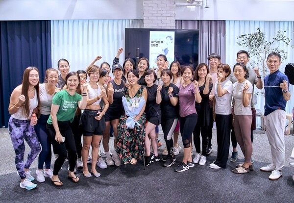 오빛나 원장의 인생이 바뀌는 바디리셋 출판기념회 참가자들과 기념사진