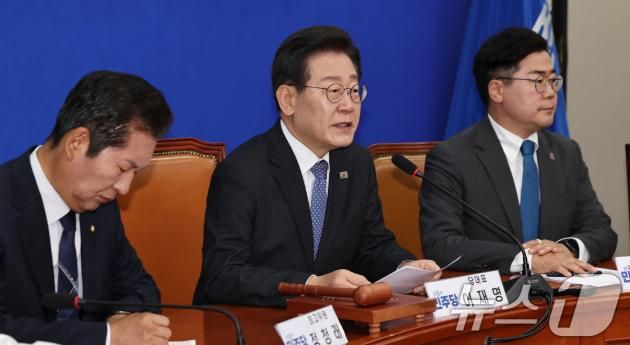 이재명 더불어민주당 대표가 20일 오전 서울 여의도 국회에서 열린 최고위원회의에서 모두발언을 하고 있다. 2024.5.20/뉴스1 ⓒ News1 구윤성 기자