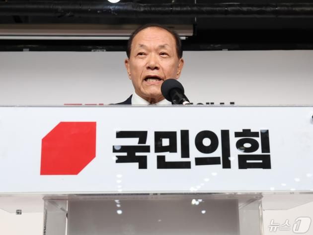 황우여 국민의힘 비상대책위원장이 3일 서울 여의도 중앙당사에서 취임 입장발표 기자회견을 하고 있다. 2024.5.3/뉴스1 ⓒ News1 송원영 기자