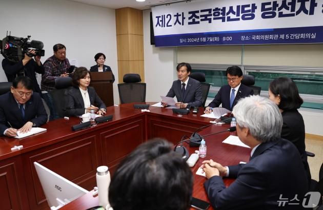 조국 조국혁신당 대표가 7일 오전 서울 여의도 국회의원회관에서 열린 제2차 당선인총회에서 모두발언을 하고 있다. 2024.5.7/뉴스1 ⓒ News1 구윤성 기자