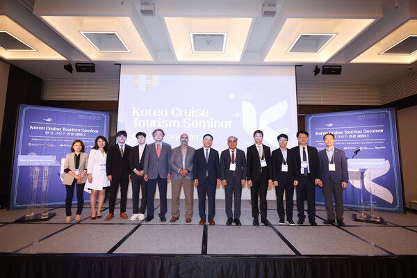 크루즈 세미나에 참석한 주요인사 단체사진