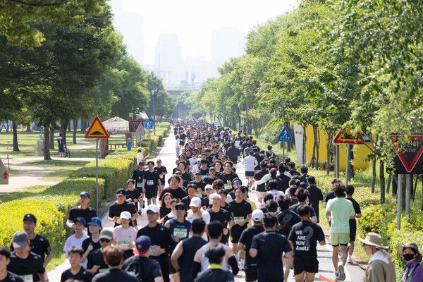 2024 지구런 출발신호와 함께 달리는 위아”런” 크루/사진=위아“런” 제공