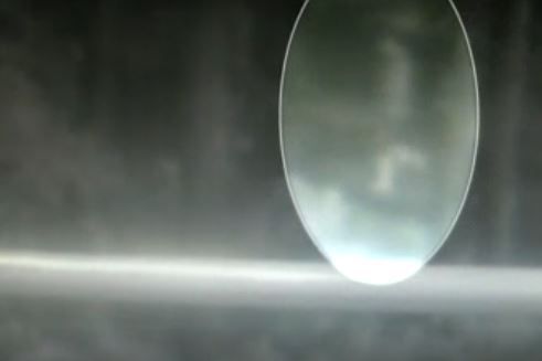 범행 장소에서 약 7㎞ 떨어진 산자락에 몰고 온 승용차를 버리고 달아나는 황 씨. (SBS 갈무리)