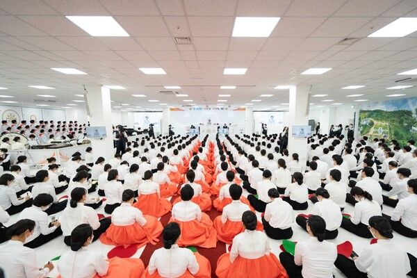 5일 신천지예수교 증거장막성전 다대오지파 대구교회에 성도들이 설교를 경청하는 모습.(사진 제공 = 신천지 대구교회)