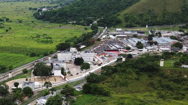 토코론 교도소는 공식 수용 인원이 750명이었지만 결국 7000명 이상을 수용하게 됐다