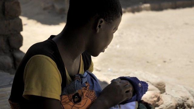 아기를 안고 있는 타마라