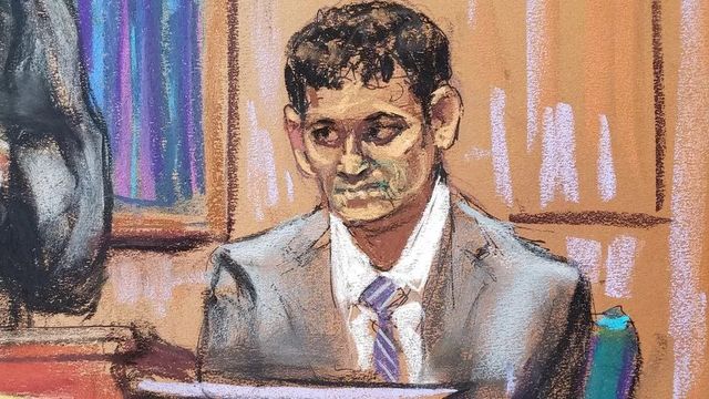 법정에 앉아 있는 샘 뱅크먼 프리드