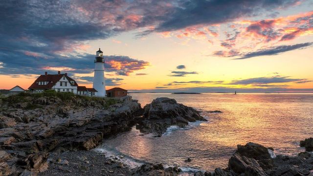 오래 전 여행이 그랬던 것처럼, 서프라이즈 여행은 미지의 세계를 탐험한다