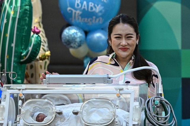 패통탄은 5월 1일 출산 후 며칠 만에 선거운동에 복귀했다