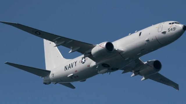 다양한 원격 탐지 기술을 활용해 잠수정을 찾는 보잉 P-8 포세이돈의 2019년 비행 모습