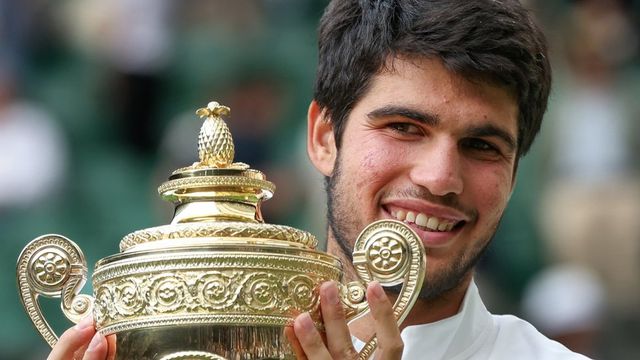스페인 출신의 알카라스(20)생애 첫 윔블던 남자 단식 우승을 차지했다.