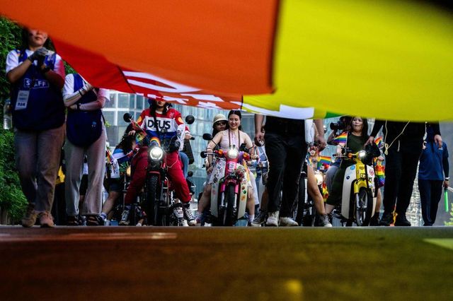 퀴어축제 오토바이 행렬